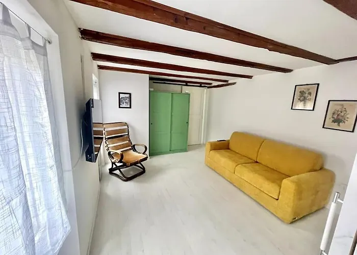 Piazza Benco Locazione Turistica Apartment Triest